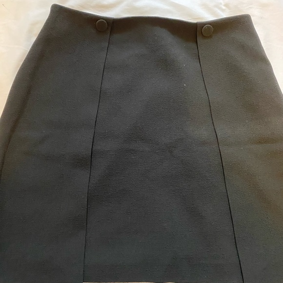 Like new Club Monaco mini skirt - Picture 4 of 5